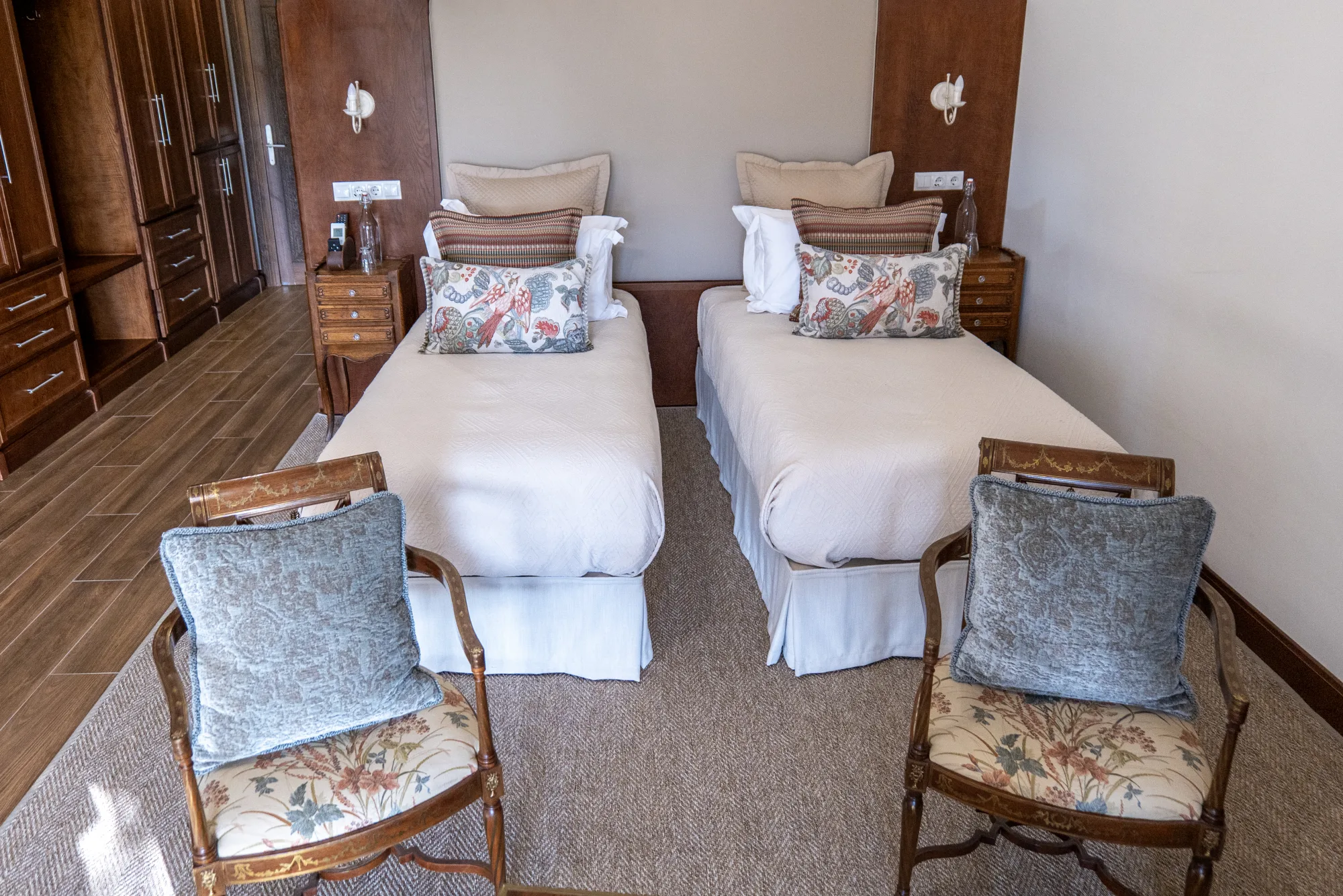 A twin bedroom at the lodge, two beds and accent chairs