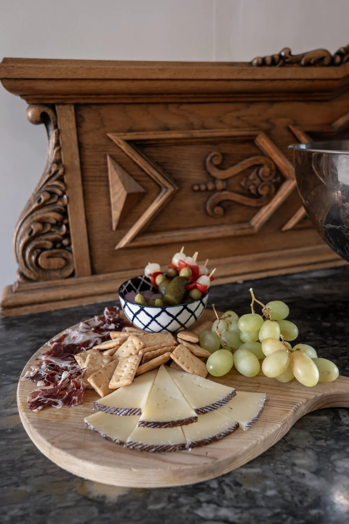 A charcuterie board with jamón, cheese and grapes at the lodge